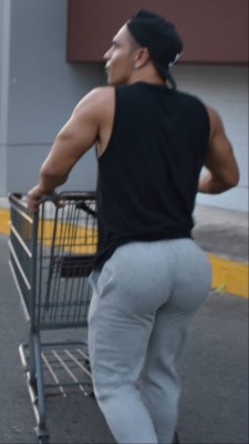 muscleclubeblogger:  HOLY FUCK  THAT ass