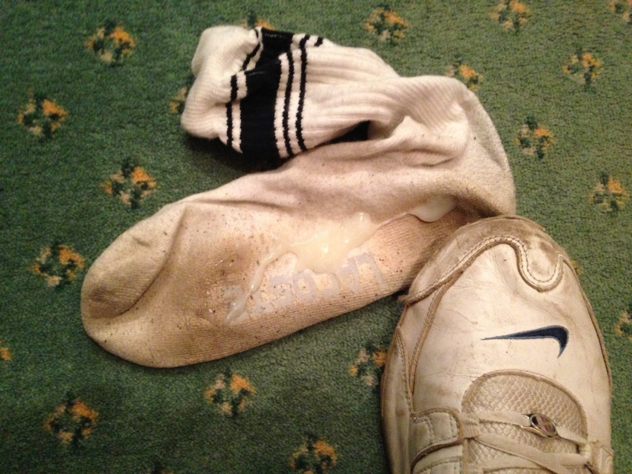 nike-sniffer:  meine volgewixten Sox und Sneaker  I wanna stick my nose in those