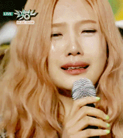 Joy happy tears winning 1st on Music Bank