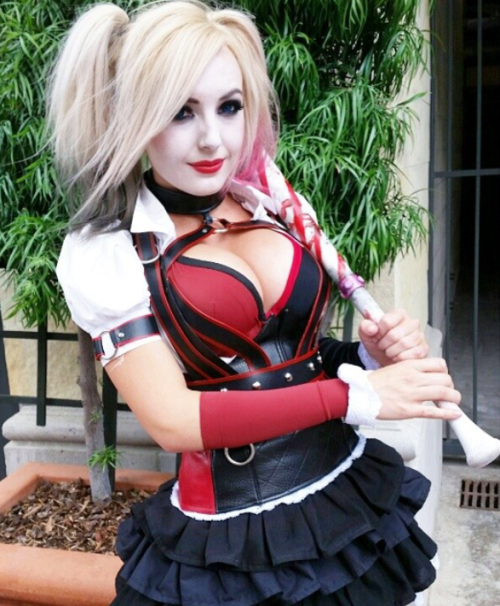 kamikame-cosplay:  Harley Quinn by Jessica Nigri at San Diego Comic Con 2014.