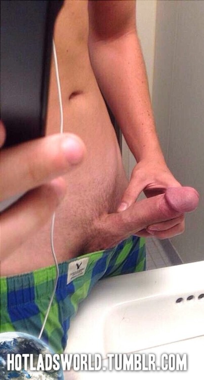 dreamfox1999:  Very cute dude with shaved crotch, excellent !  I’d buy that for a dollar
