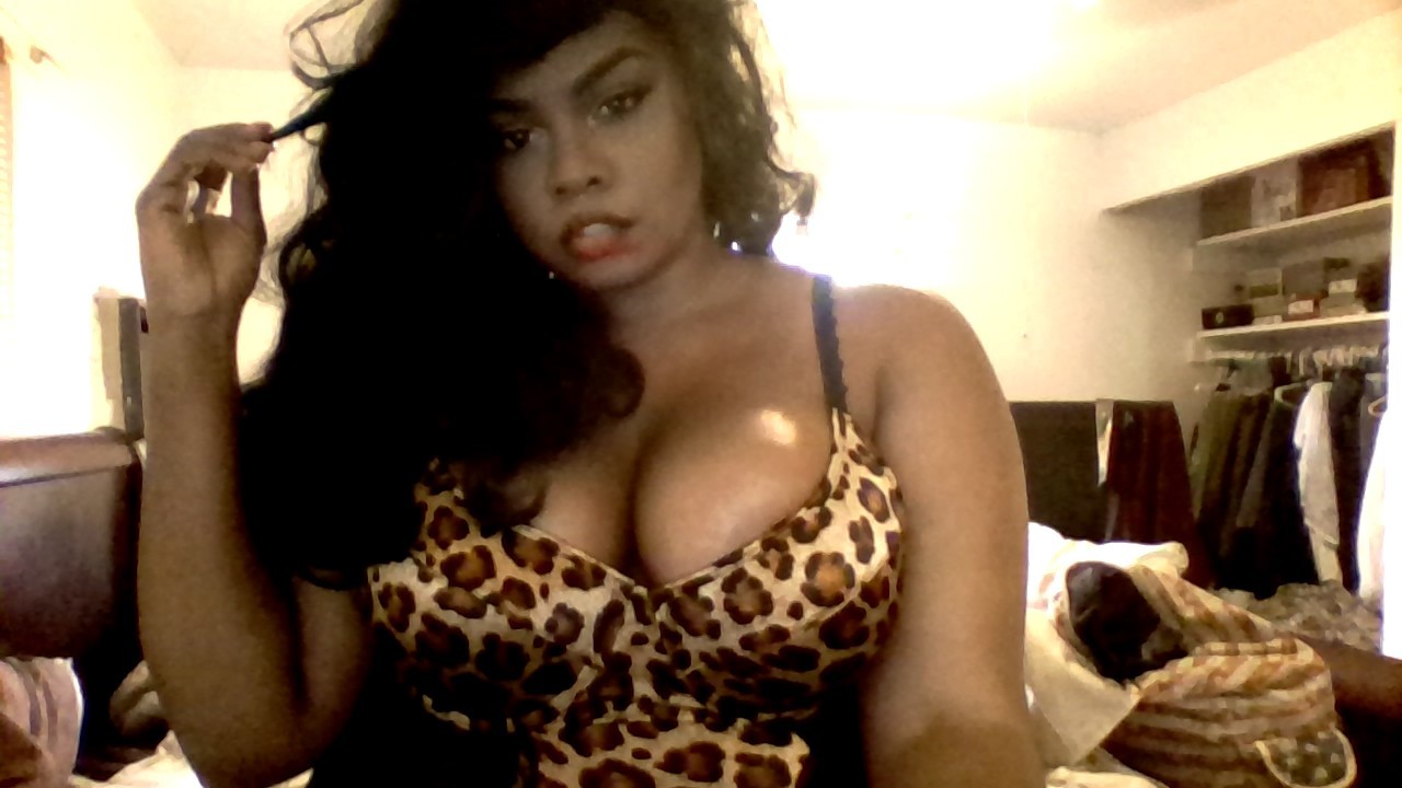 shantrinas:  fat girls rule the world  That corset tho. I needs it.