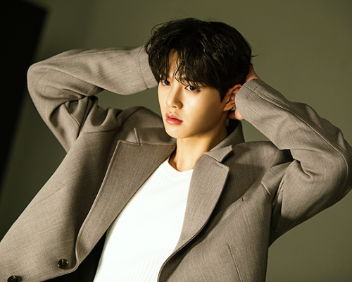 netflixdramas:Behind the scenes photos of Song Kang for The Star1 (May 2022)