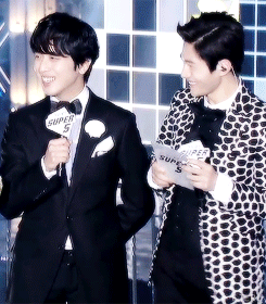 eteru:  When Myungsoo sang ‘Back’, Yonghwa jokingly said he missed Sunggyu