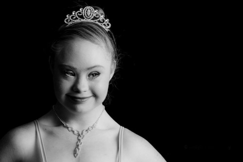 aph–italy:  toesonlace:  angelclark:    A Teen With Down Syndrome Just Landed A Modelling Contract   Madeline Stuart, the courageous and inspiring teen model with Down syndrome whose story we first told here, has just landed her first major modeling