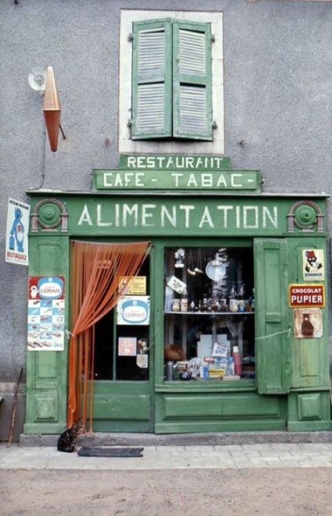 bcnmar: Photography © Robert Doisneau Venteuges Haute Loire France 1972