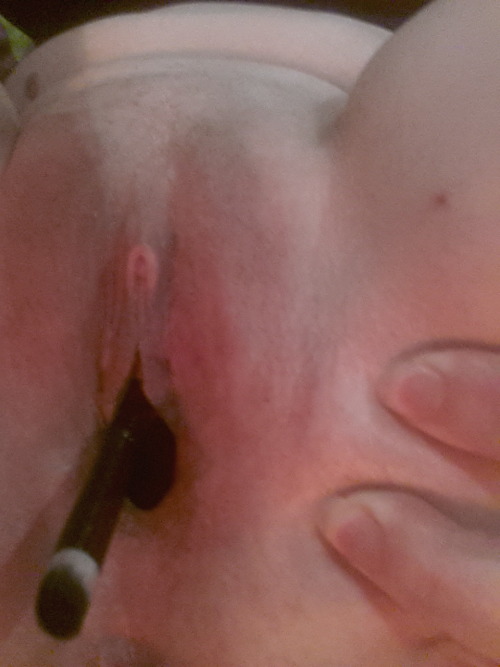 h0t1:  filledpussy:  Playing with my kong and tried some peephole playing as well. It was awesome  Hot urethral  saugeil