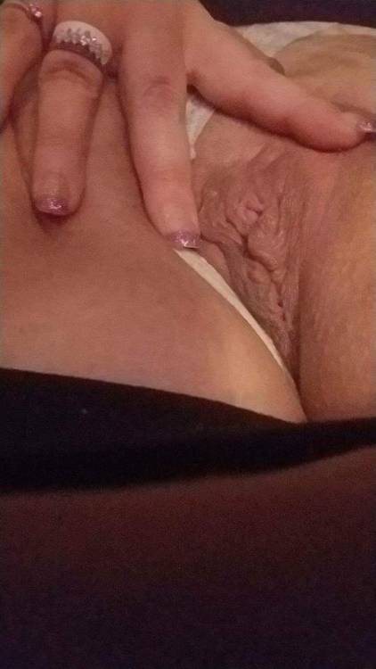 Porn Grab Her Pussy photos