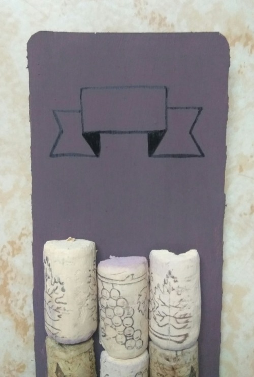 DIY notice-board! Gods my hands hurt even now when I remember cutting all the cork plugs xD