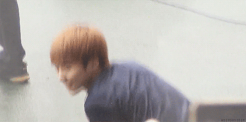 assyouseeit:minseok xiumin noticed some fans while warming up