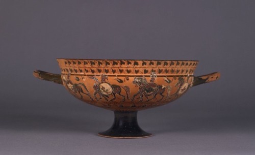 @shiningjasmin Black-figured kylix. Attic, found in Rhodes. 575-550 BC. British Museum.