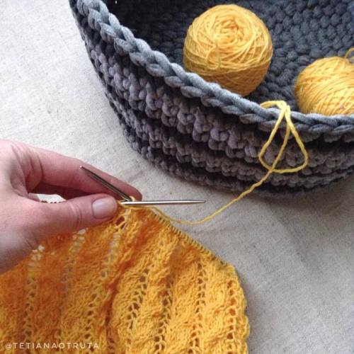 My plan for weekend is to make some progress for my sunny yellow lace jacket. I&rsquo;m going to