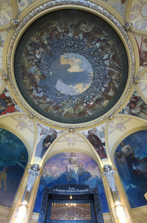 The Municipal House (Obecní Dum) Ceiling by Alphonse Mucha, Prague          © Jorge Royan (wikapedia