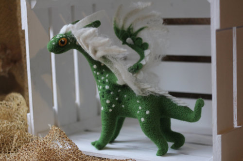 sosuperawesome:  Felt dragons by shyshyru on Etsy 