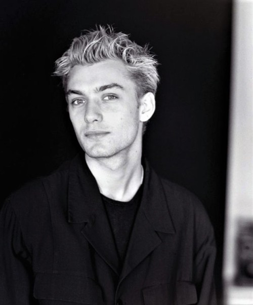 80s90sthrowback: Jude Law, photographed by Michael James O’Brien, 1992.