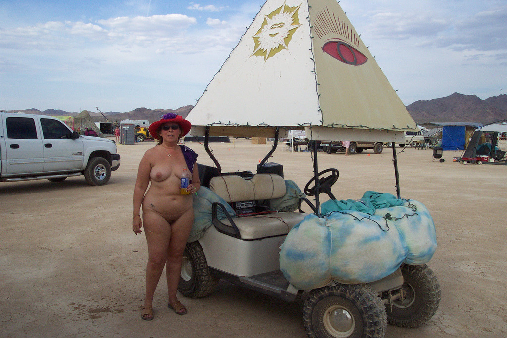 bugswhite1:  Amateur Outdoor - Burning Man