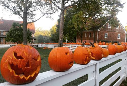 Spooky Jack o'lanterns decorating the town square &amp; another beautiful morning in #oldsalem ~Boo!