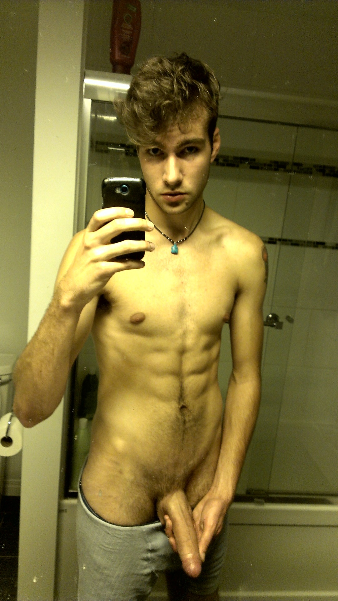 gaypornfrenchy:  Brochettes d’amateur volume 1.