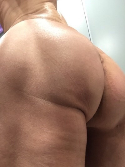 cuddleywhitebear:Luv this picture, want to spread those cheeks and pound that ass!