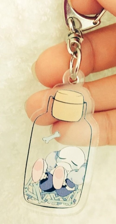 usausano:  ganaozu:  I commenced mail ordering of acrylic key holders! Please purchase from this URL! As it is limited quantity, please come as soon as possible!https://ozugana.booth.pm/   Overseas people can also purchase this acrylic key holder! Please