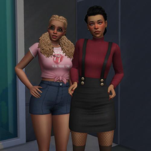 permanentleigh: permanentleigh:Julie and Sheila base game sims by @arethabeeTwo best friends do best