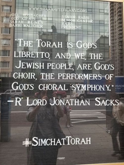 magen-ruth: magen-ruth: Temple Shaaray Tefila’s sign for Simchat Torah, taken by my friend in NYC. “