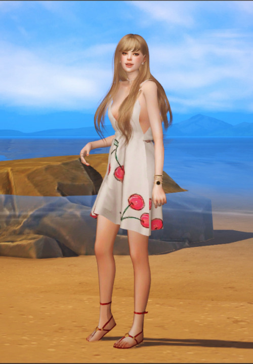 k-sims-7: muhmutou:大海~~大海~~hahaha….夏天就是要去海边！！！还有必不缺的——西瓜！！！小兔几的新裙子很适合度假哟~ ╭(╯ε╰)╮   2333 dress @k-