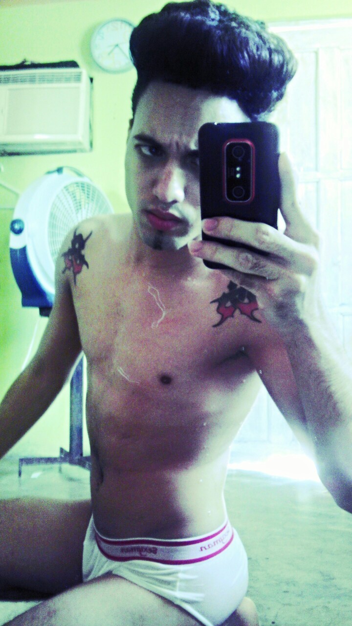 latinlovejuice:  ryanove:  Follow me on twitter @GustavoROvalles and @RyanOvee  Les