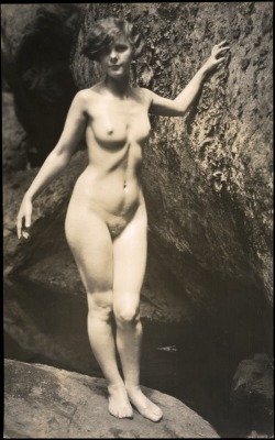 gmgallery:  Vintage nude by Arundel Holmes