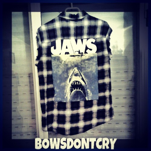 New stuff! Checked shirt from bowsdontcry. #checkedshirt #chemise #bowsdontcry #shark #jaws #lesdent