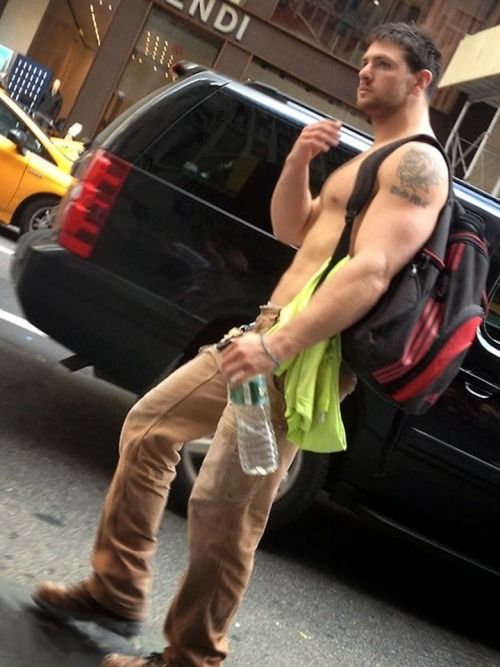 ngrboy4whttops:  i spy a Hot White Guy