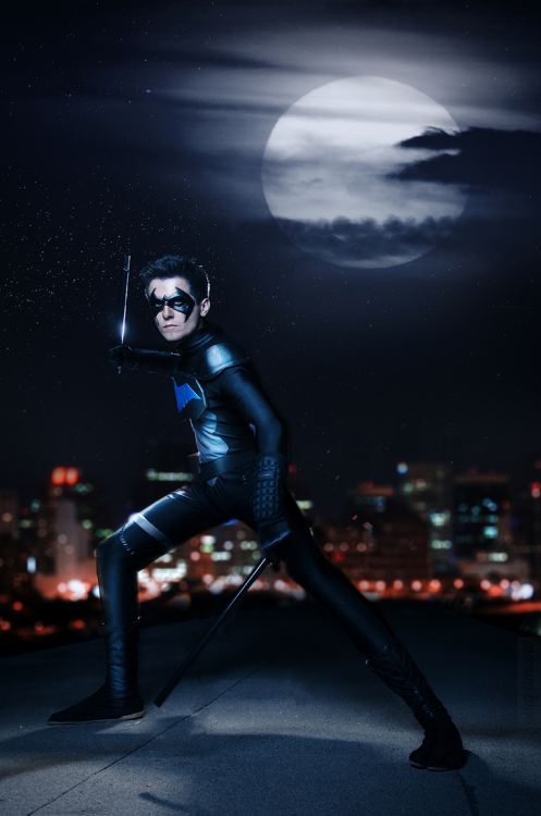 kaciart:  christopherjonesart:  cosplayblog:  Nightwing from Young Justice  Cosplayer: Grayson Fin [TM | DA | TW | VK]  Photographer: Ping Timeout [TM | DA | TW | FL]    FABULOUS Nightwing Cosplay!!!!  HRNNNGGGGGGG 