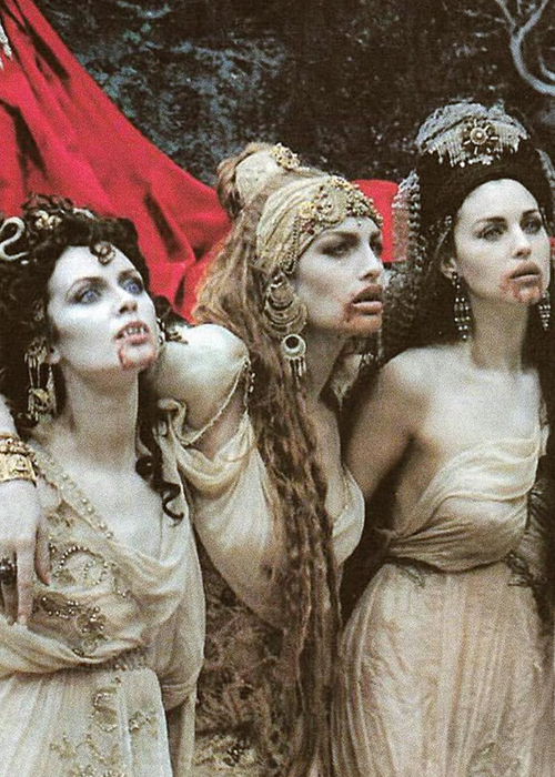 edithhead:Bram Stoker’s Dracula (1992) dir. Francis Ford CoppolaCostume design by Eiko Ishioka