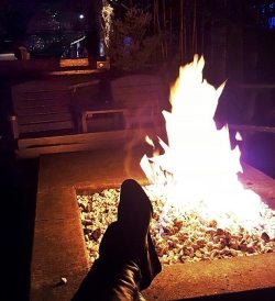 Doug Fir Lounge has such a great view of Portland&hellip; And this fire pit! I love it&hellip; Headed to the free Sea of Bees show. Loving my Sunday night! #seaofbees #rontoms by londonandrews