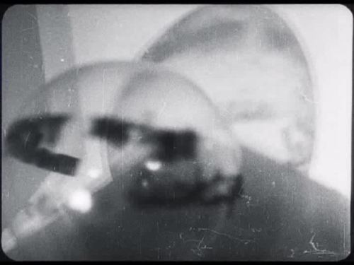 crumbargento:Ein Lichtspiel schwarz-weiss-grau - Laszlo Moholy-Nagy - 1930 (6min)