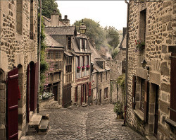 outdoormagic:  Old Street in Dinan (France)
