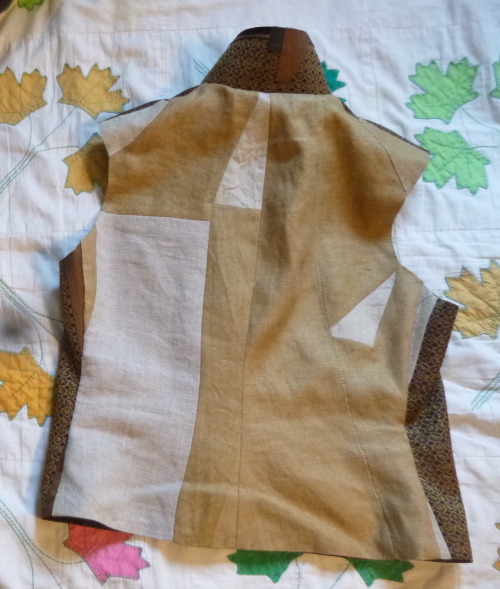 Here’s the back of the 1790’s waistcoat I finished this week, in all its’ pieced cabbagey glor