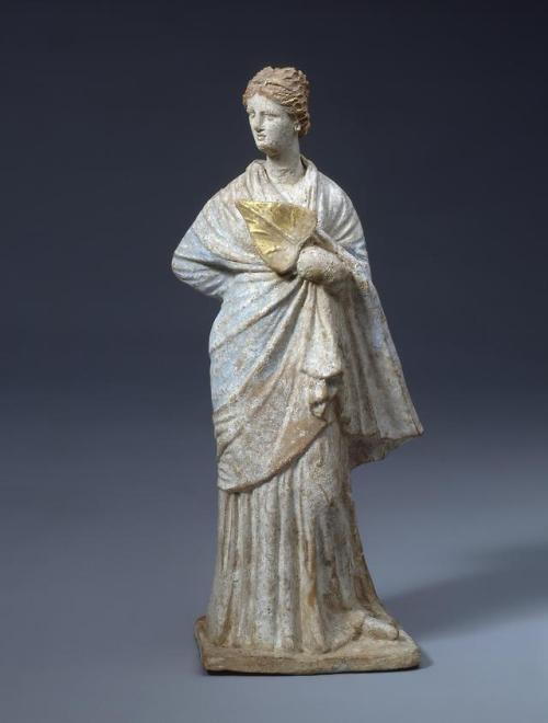 mini-girlz:Figurine of a WomanAncient Greece. Tanagra, First half of the 3rd century BCclay, white c