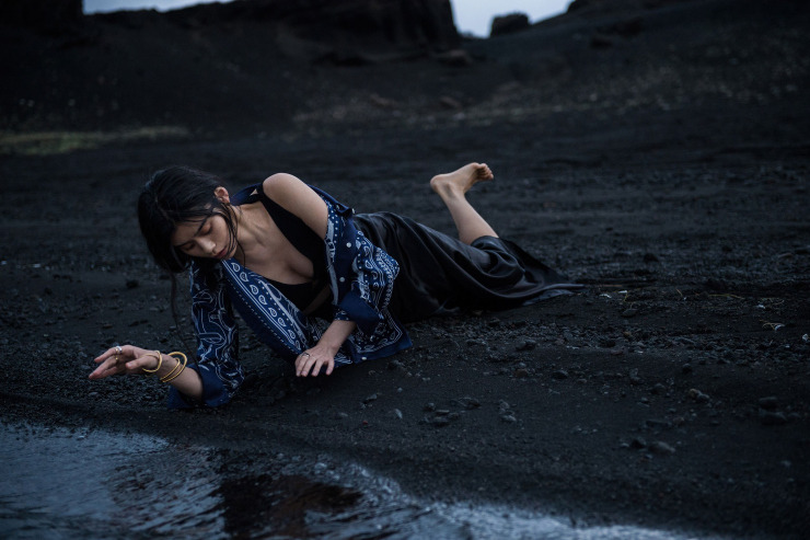 balenciwanga:  Ming Xi in Vogue China January 2016 photographed by Gilles Bensimon
