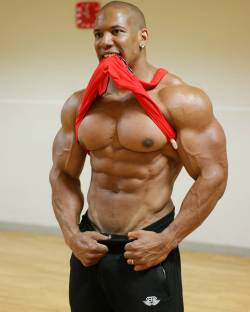 muscleworship:  Roger Snipes Muscle Worship