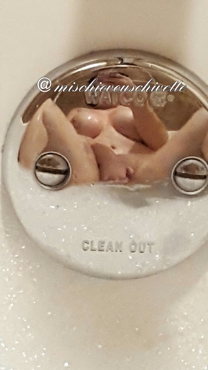 mischievouschivette:  mischievouschivette:  feistylittleleopard:  Happy Shower Scenery, you know me @feistylittleleopard I just can’t resist some good alcohol and a warm bath so I took this set just for you and today’s theme. Thank you for hosting