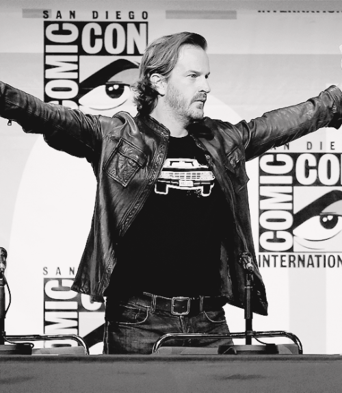 spncastdaily:Rob Benedict and Richard Speight, Jr. emcee the Supernatural panel at the San Diego Com