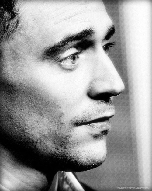 hiddlestonitalygroup:  and more pics in our gallery “Tom:…let me thinking” in:www.hiddlestonitalygroup.com/bwg_gallery/tom-let-me-thinking/