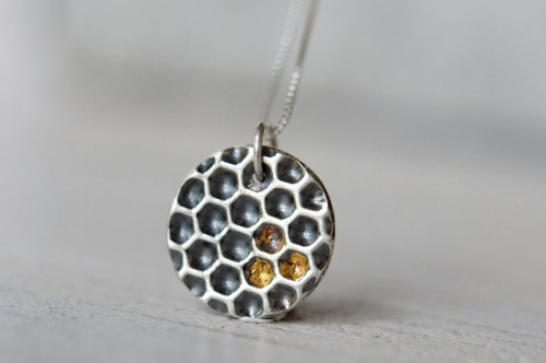 uwotm8y8: sosuperawesome: Honeycomb jewellery by SilverBlueberry in Stockholm, Sweden hexetal!!!