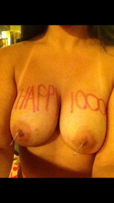 hectorerus:  daddyslilsextoy:  Happy 1,000 (: the needles were Buried to the hilt of my nipples Daddyslilsextoy.tumblr.com  Absolutely delicious dedication :)