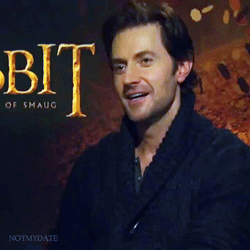 notmydate:  The cast of The Desolation of Smaug pronounce “Smaug”. [X]  