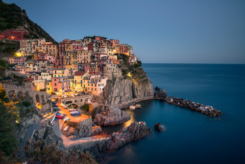 Manarola da Vaidotas MišeikisTramite Flickr:Long exposure of the fantastic little coastal village of