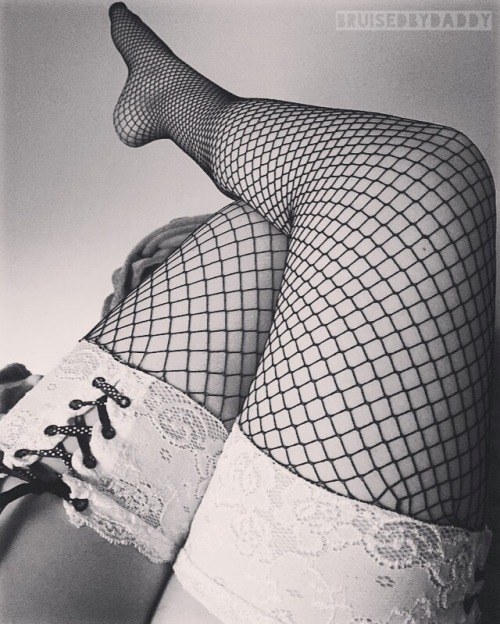 brattyandbruised: ✨Give me a reason to uncross my legs like a good little slut, Daddy✨