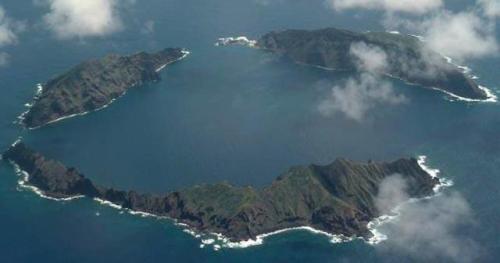 robmacritchie:Maug Islands, CNMI  |  Swam in a volcano for my birthday