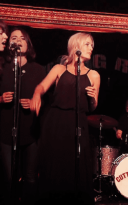 dunhamsanddreamscapes:Everyone needs a little Gillian Anderson dancing like a drunk white mom on the